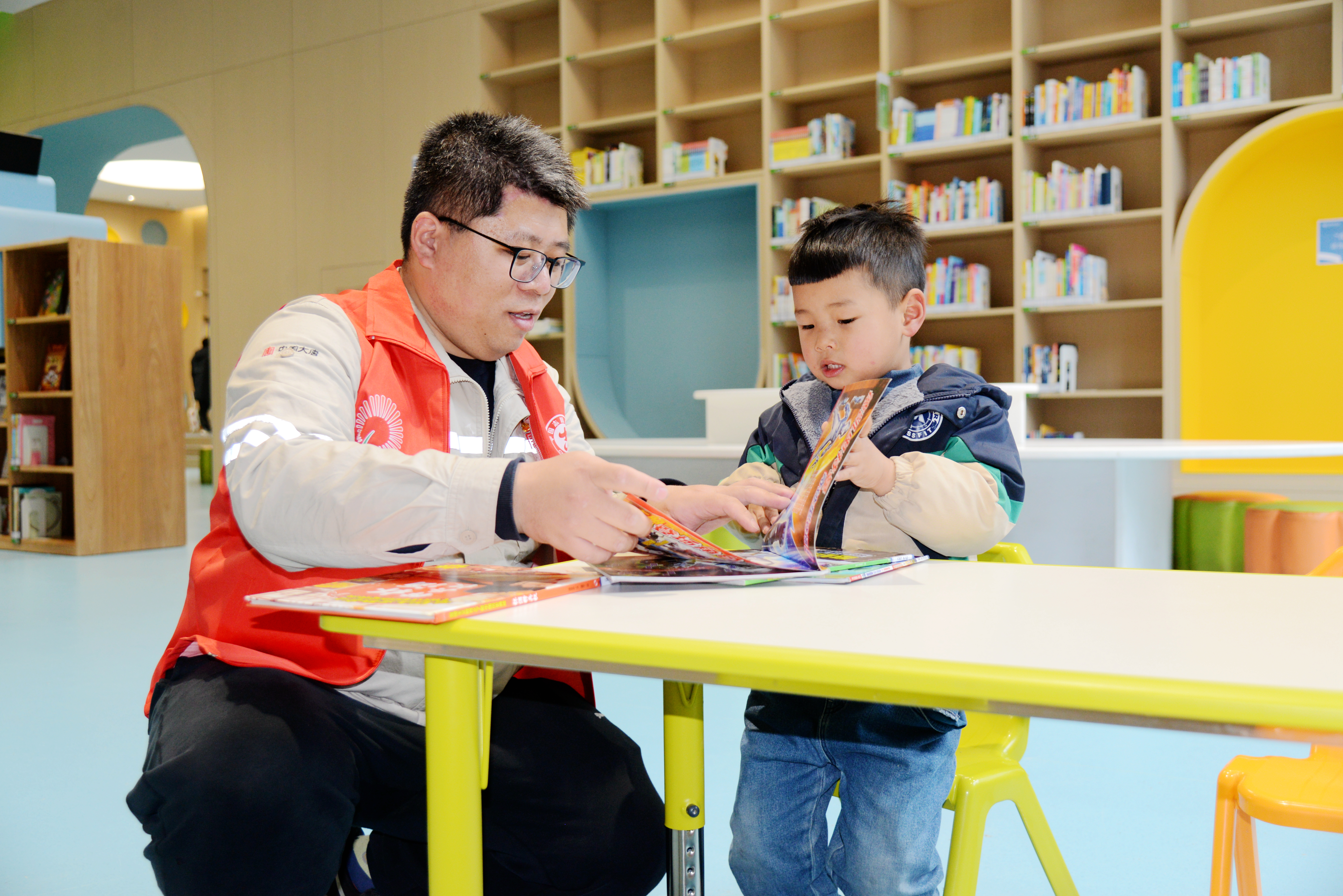 1709621428449037462.jpg 山東檢修運營公司圖書館志愿活動圖片 (4).jpg